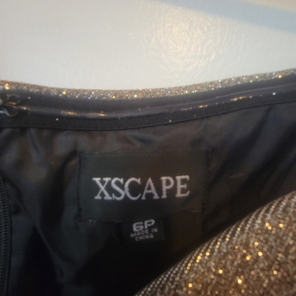 Escape Gold evening gown - Picture 7 of 9